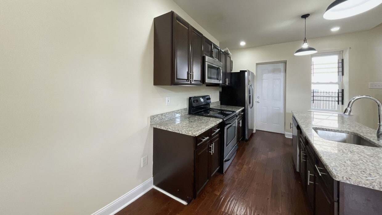 Photo - 2003 N Cleveland St House