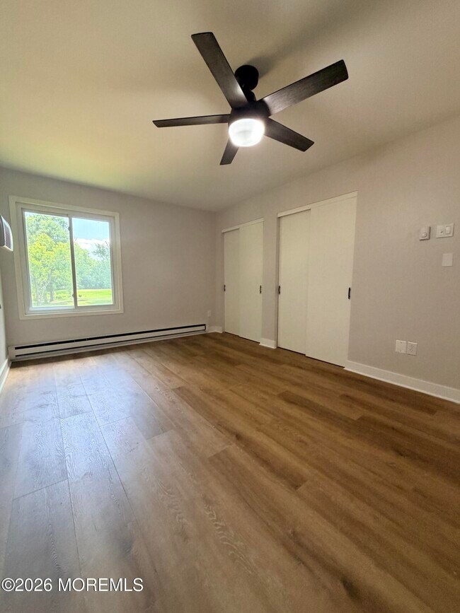 Building Photo - 147 Amberly Dr
