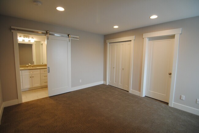 Foto del edificio - 1708/1710 Danny Boy Ln. Duplex