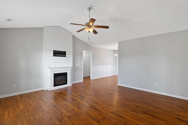Building Photo - 222 Red Carnation Dr