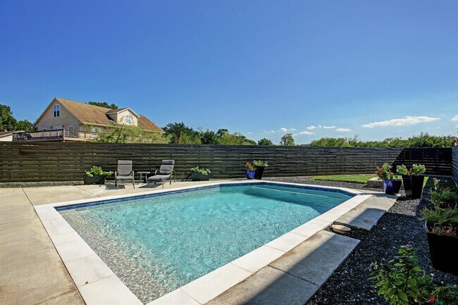 Building Photo - 701 Baywood Dr
