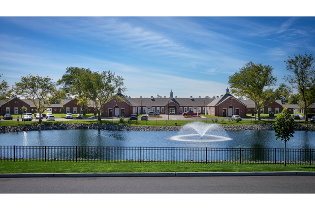 Ornamentos acuáticos - Fairfield Townhomes at Islip