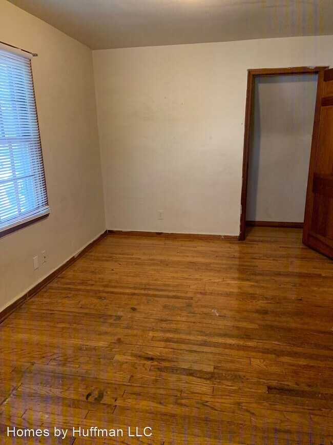 Building Photo - 3 br, 1.5 bath House - 801 E Riverside Drive