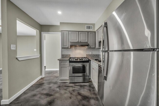 Foto del edificio - 2808 Skyway Cir