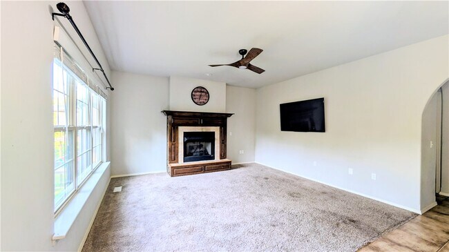 Foto del edificio - 36 Westbury Dr
