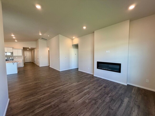 Building Photo - Beautiful & Brand New- 4 bed, 2 bath w/Quartz Countertops & Fenced Yard