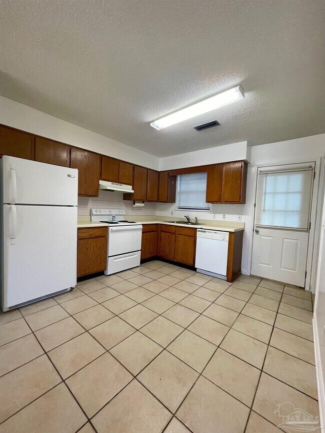 Foto del edificio - 6453 Maddox Rd