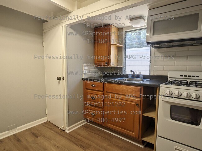 Building Photo - 136 1/2 N Yale Ave-