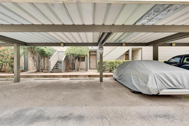 Foto del edificio - 1510 W N Loop Blvd