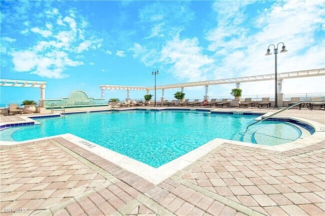 Building Photo - 2 br, 2 bath Condo - 511 SE 5th Ave Apt 712