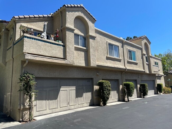Building Photo - Great Location in Lake Forest