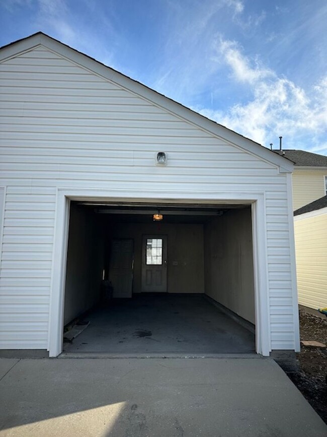 Building Photo - Bluffton Park Townhome - 49 8th Avenue