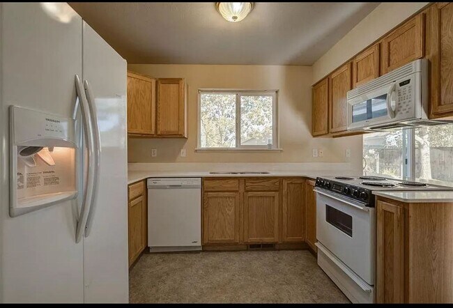 Building Photo - Fantastic well maintained home in River Rock