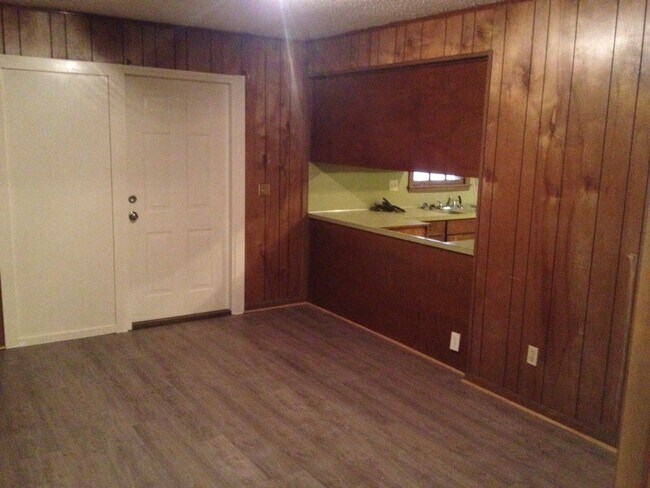 Foto del edificio - **AVAILABLE NOW**3 Bedroom / 2 Bathroom Ho...