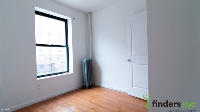 Foto del edificio - 4 br, 2 bath  - 2338 Webster Ave 2S