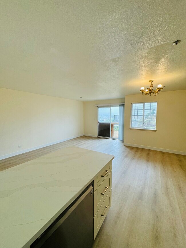 Building Photo - 1029 San Luis Cir