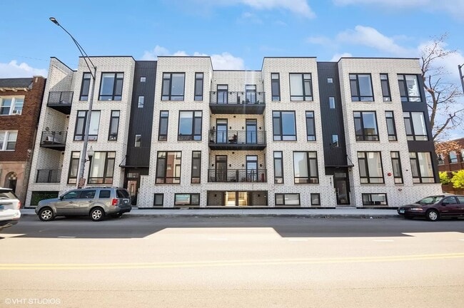 Building Photo - 3153 N Tripp Ave