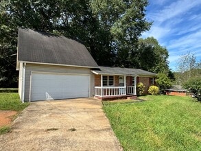 Building Photo - 304 Buckles Ave