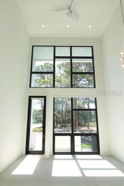 Foto del edificio - 945 N Osprey Ave