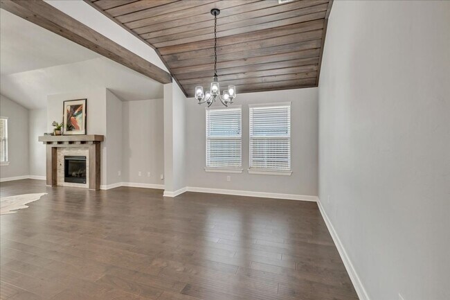 Foto del edificio - 3-4 bed, 2 bath, Open Floor Plan