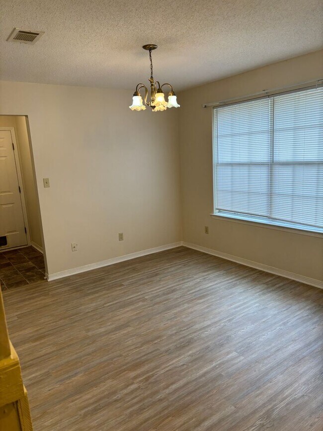 Building Photo - Nice home in Pace area!