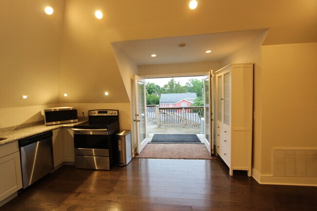 Foto del edificio - 611 Blackburn Rd