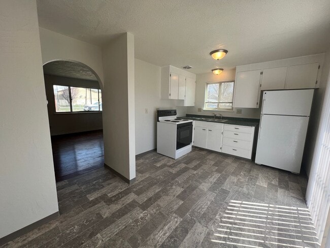 Building Photo - y111312