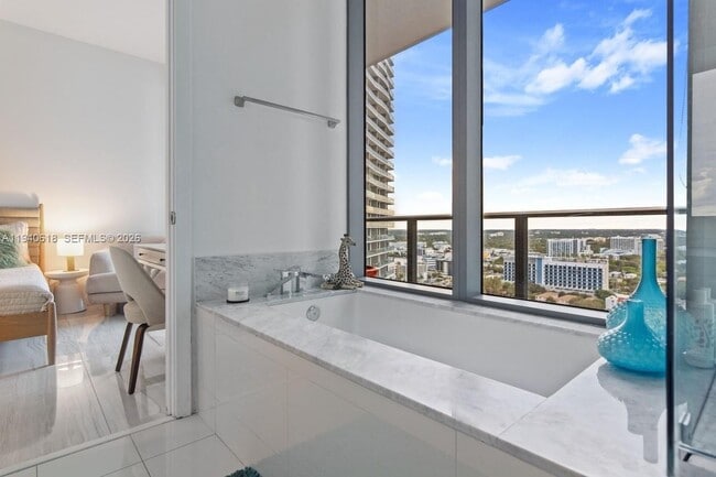 Foto del edificio - 480 NE 31st St