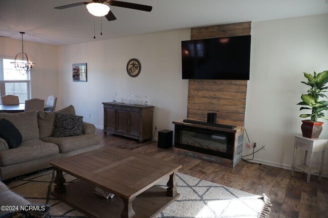 Building Photo - 416 Bald Cypress Ln