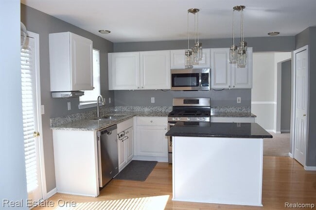 Building Photo - 1272 Poppy Hill Dr