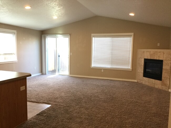 Foto del edificio - Comfort and Convenience in NE Albany