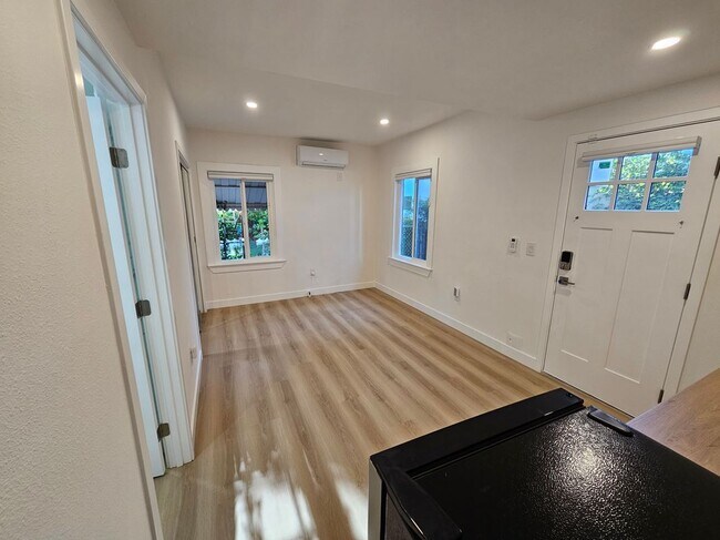 Foto del edificio - 533 N St Andrews Pl