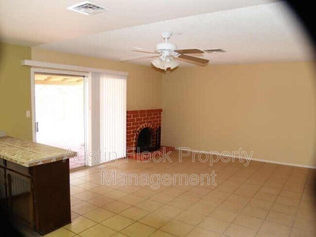 Foto del edificio - 3101 N Carriage Ln