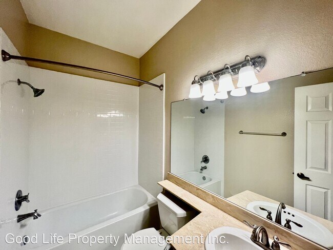 Building Photo - 2 br, 2 bath House - 3954  Bancroft St #15