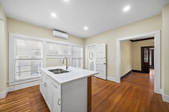 Building Photo - 811 Sul Ross St