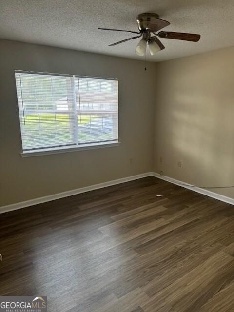 Foto del edificio - 805 Jessica Ln