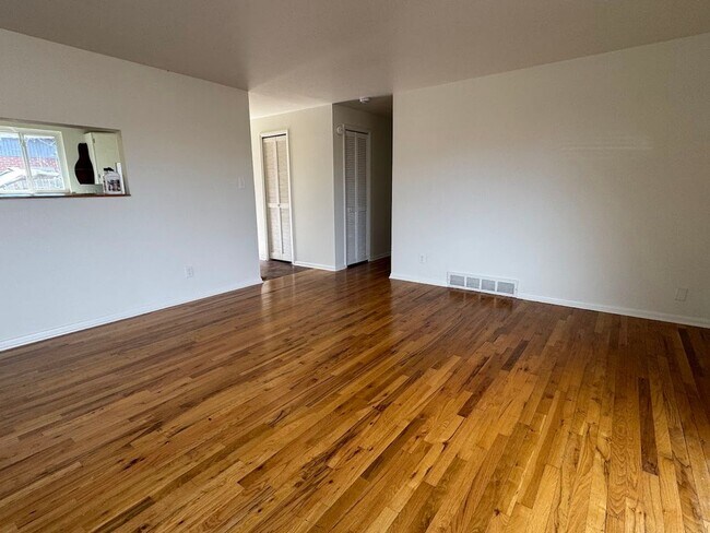 Building Photo - Cozy 3B/1.5B in Boulder - Available 3/1!
