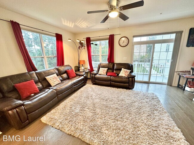 Building Photo - 4 br, 3.5 bath House - 9914 Wood Edge Way