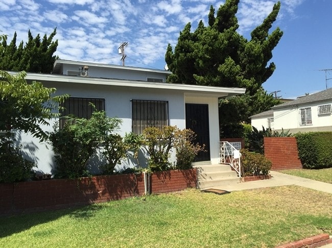 Building Photo - 6919 S La Cienega Blvd