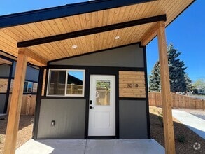 Building Photo - 2014 SW Reindeer Ave