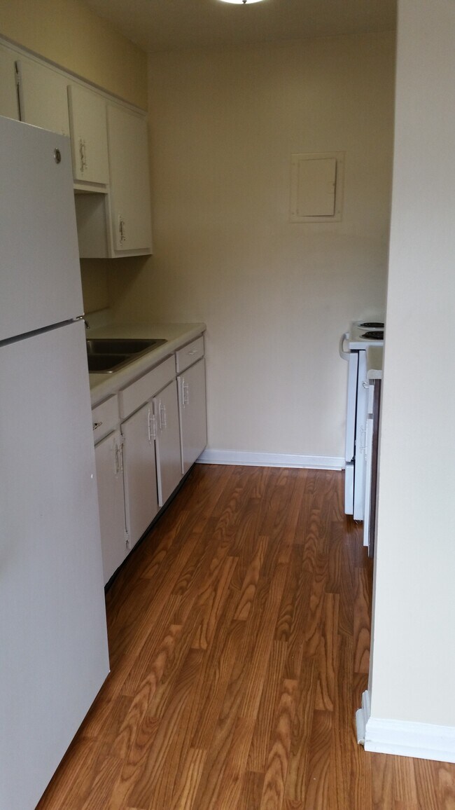 Foto del edificio - 10302 Eastview Ave