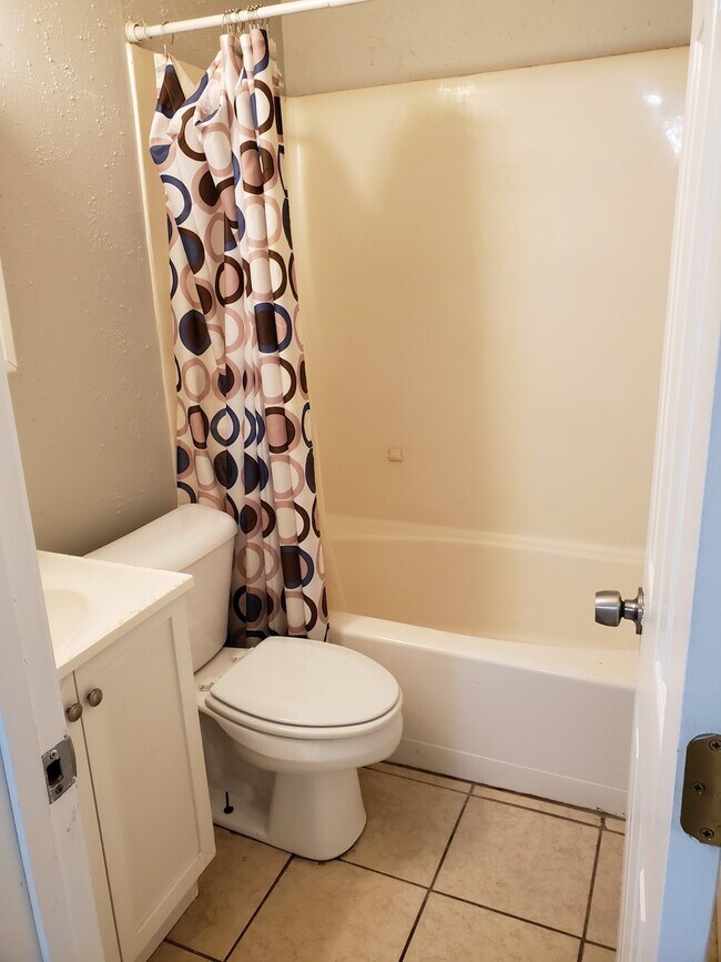 Building Photo - 741 Demaret Dr
