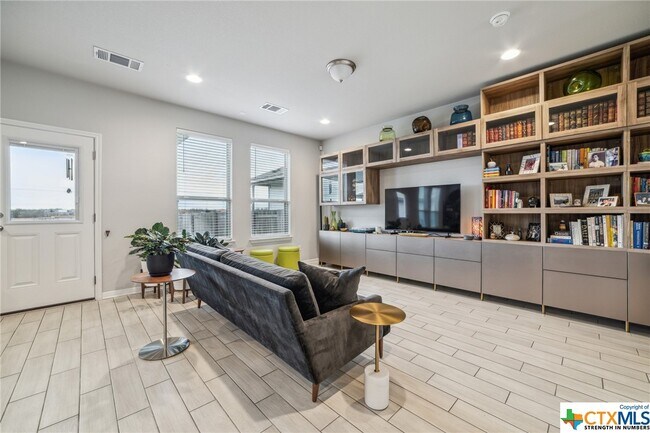 Foto del edificio - 405 Unforgiven Ln