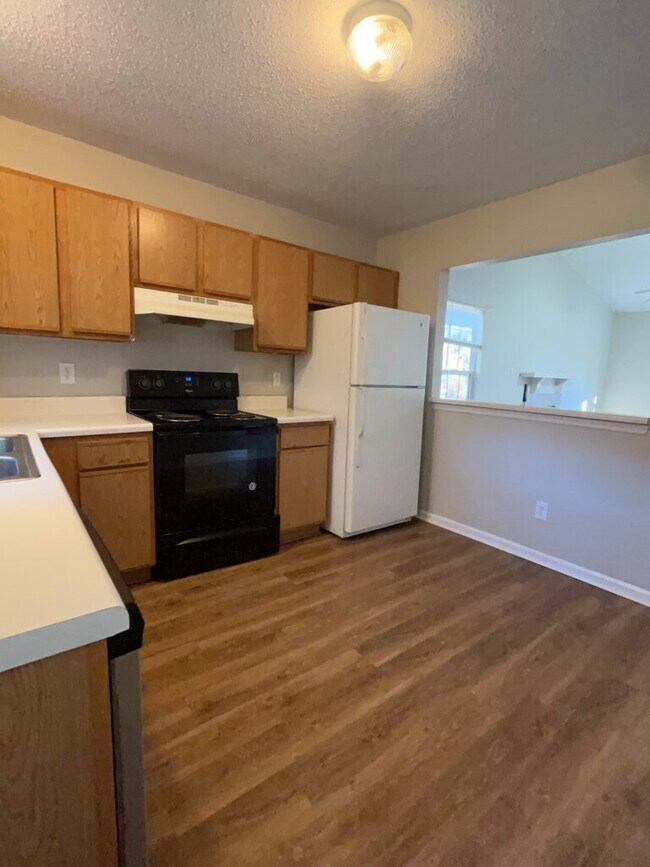 Foto del edificio - Two Bedroom Two Full Bathroom End Unit Townhome located in Indian Wells!