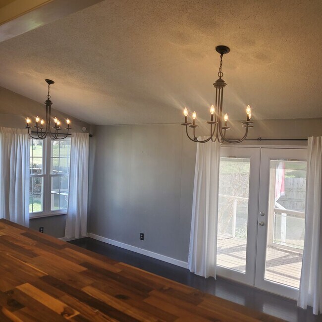 Building Photo - Maryville 37804 - 4 bedroom, 3.5 bath home...