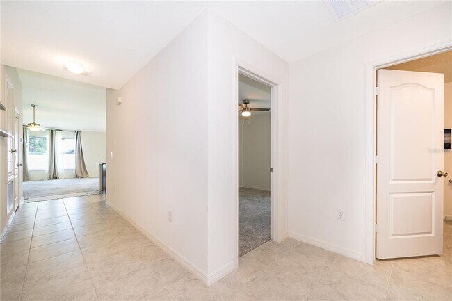 Building Photo - 2405 Bulrush Dr