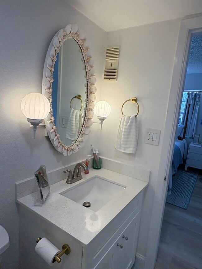 Foto del edificio - 325 N Causeway