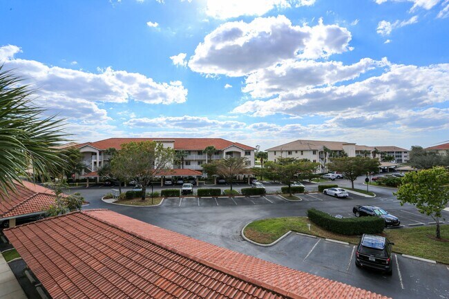 Foto del edificio - **BLUE HERON** FURNISHED ANNUAL OR SEASONAL RENTAL**3 BEDS/2 BATHS **