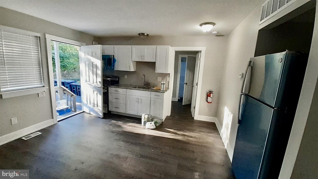 412 S Charleston Ave Unit A, Lawnside, NJ 08045 Room for Rent in