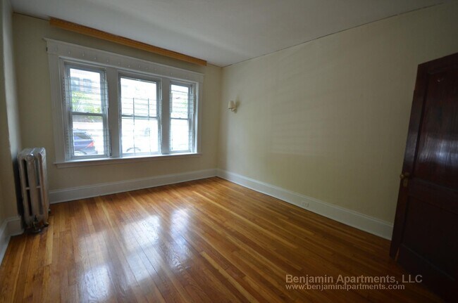 Foto del edificio - 116 Englewood Ave